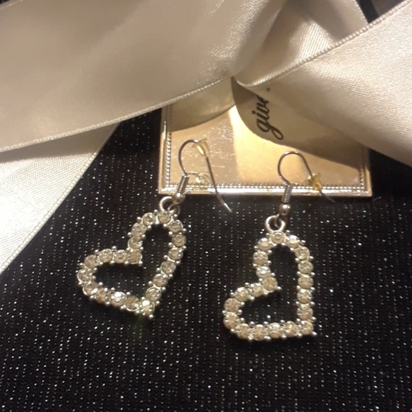 Jewelry - 📥🎉XHP🎉Cute silver earrings